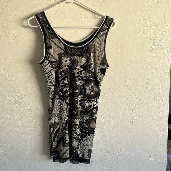 Fuzzi sleeveless top. Size XL - Picture 2 of 5
